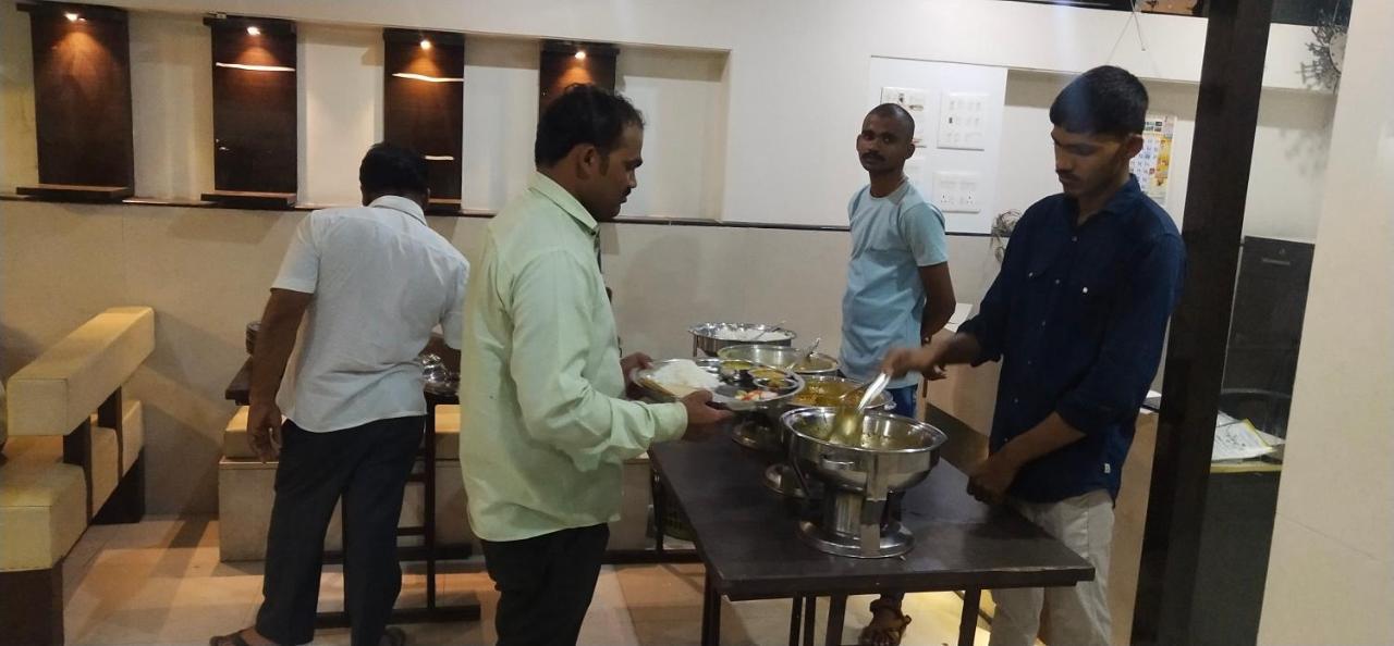 City Palace Hotel होटल सिटी पैलेस Nashik Exterior foto
