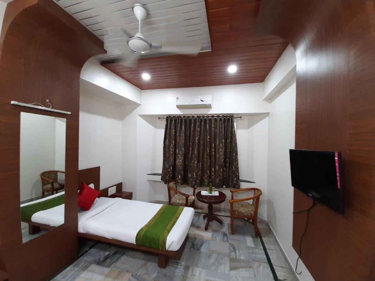City Palace Hotel होटल सिटी पैलेस Nashik Exterior foto